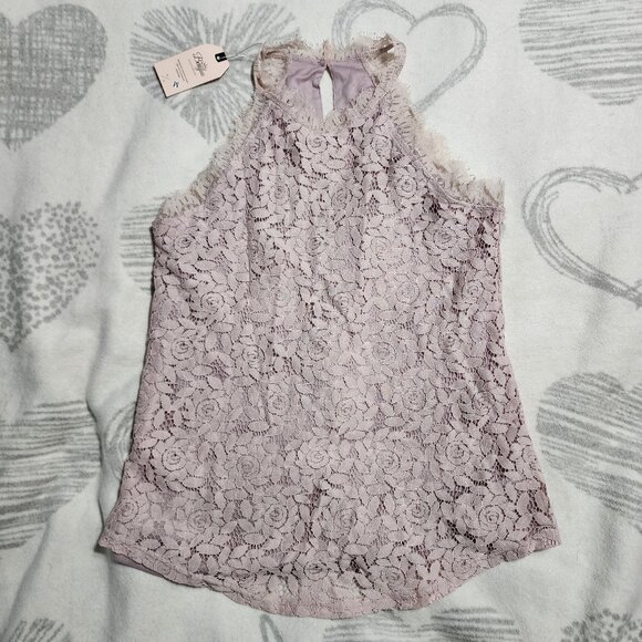 Berryou Clothing Co Tops - NWT- Berryou Women Lace Crochet Hollow Out Tank Top Sz M‎